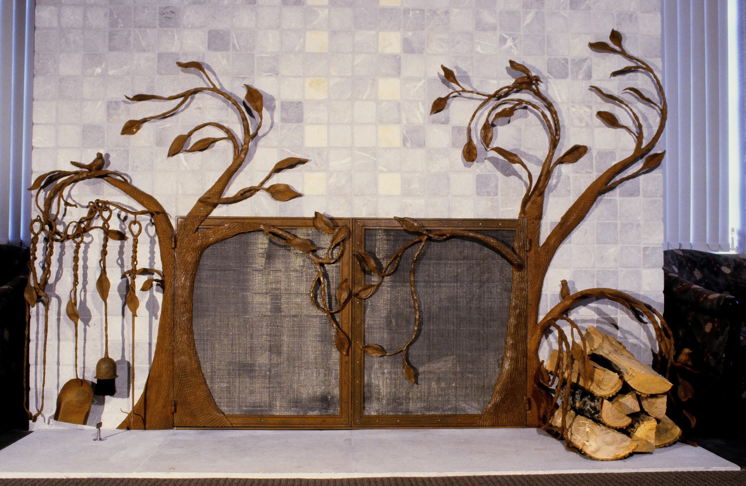 kaviar forge fireplace screen