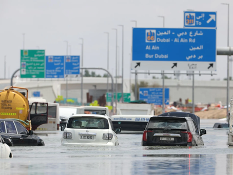 Inundaciones y lluvias perturban el aeropuerto de Dubái y causan 19 muertes en Omán
