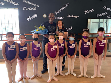 Julius Brewster comparte técnica y pasión por la danza con alumnas del Estudio de Ballet Pavlova