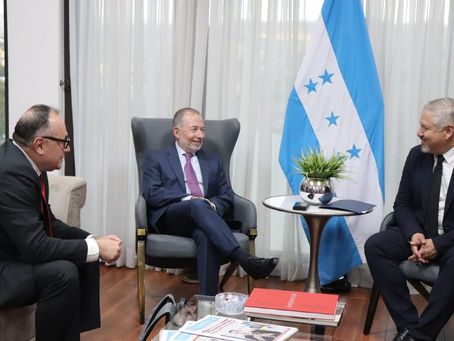 Canciller Eduardo Reina recibe la visita de representantes del CAF