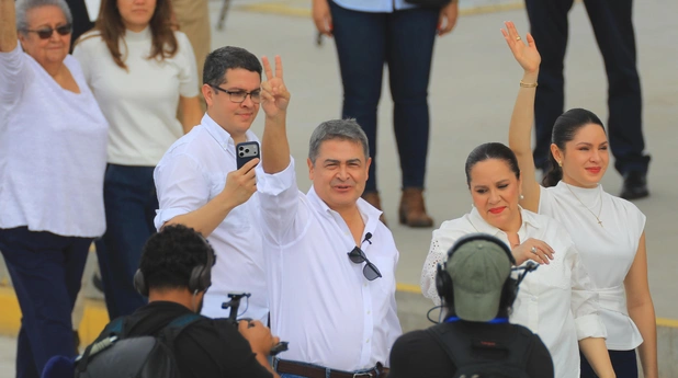 Juan Orlando Hernández enfrentará juicio por presunto fraude y lavado de activos