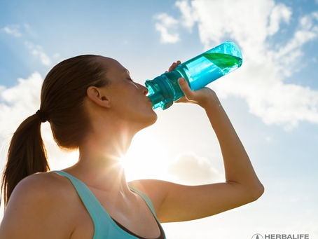 Cómo el agua mejora la salud del sistema digestivo