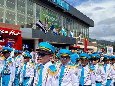 CON FERVOR PATRIÓTICO MALL PREMIER TEGUCIGALPA CELEBRA LOS DESFILES DE LOS DISTRITOS 7 Y 8