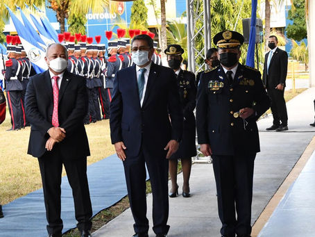 El presidente Juan Orlando Hernández participó en la Ceremonia del CXCVI Aniversario del ejercito
