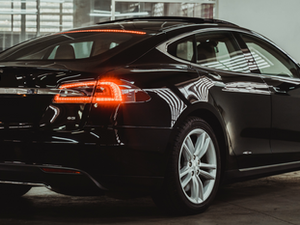 Tesla S 85 tras dta.png