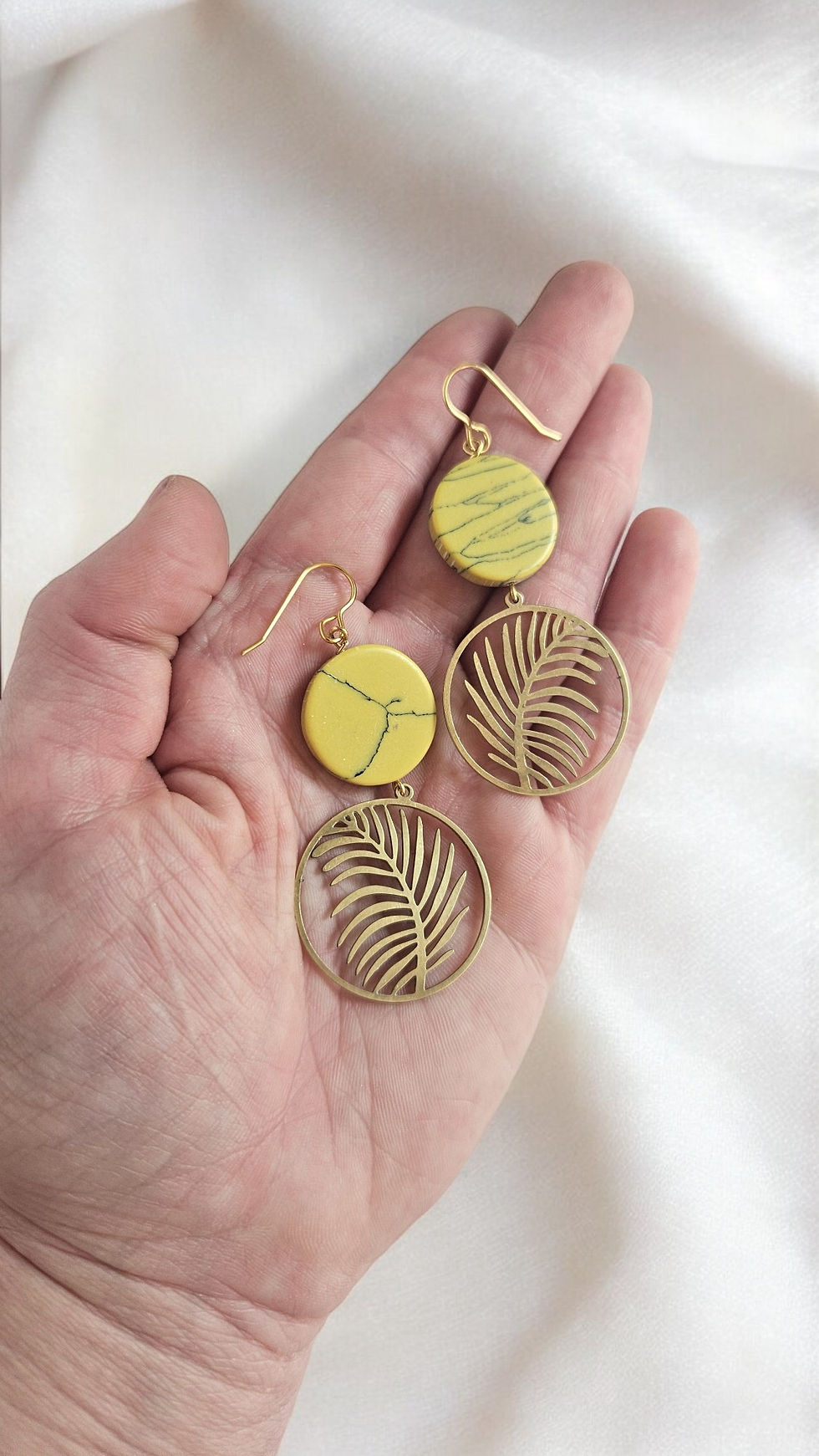 Thumbnail: Howlite - Calming + Mindful + Peaceful💫