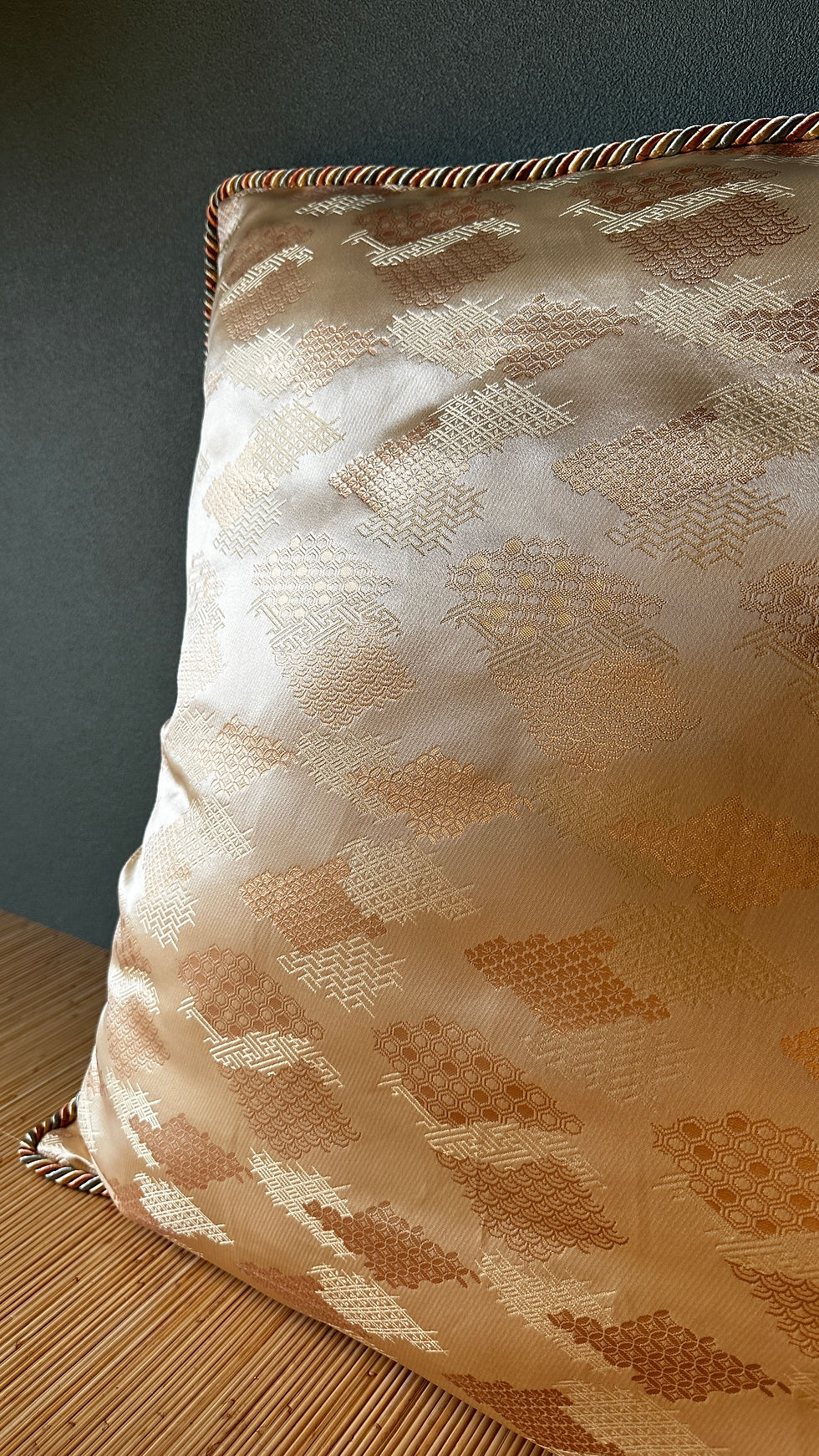 サムネイル： 枯淡 Kotan :  Narural gold & Matcha green (65cmx65cm)