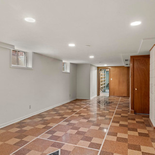 Game Room w/Shuffleboard - Walkout Basement