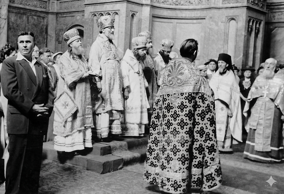 Совещания европейских архиереев, литургия. В центре: свт. Иоанн (Максимович)