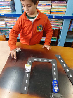 TRABALHANDO VOGAIS COM MATERIAL ADAPTADO