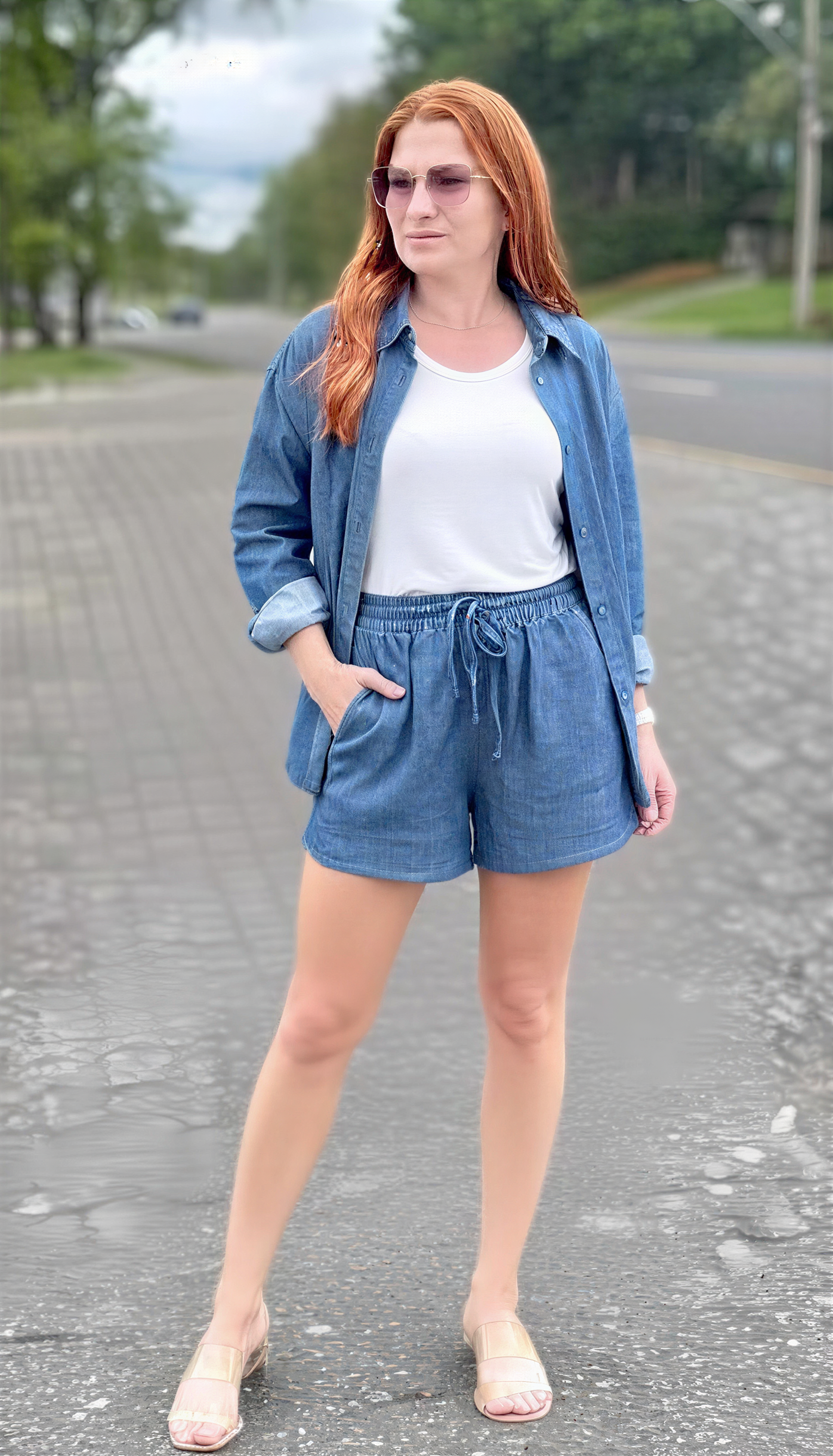 SHORTS RETO COM ELÁSTICO - EM LIOCEL - DENIM