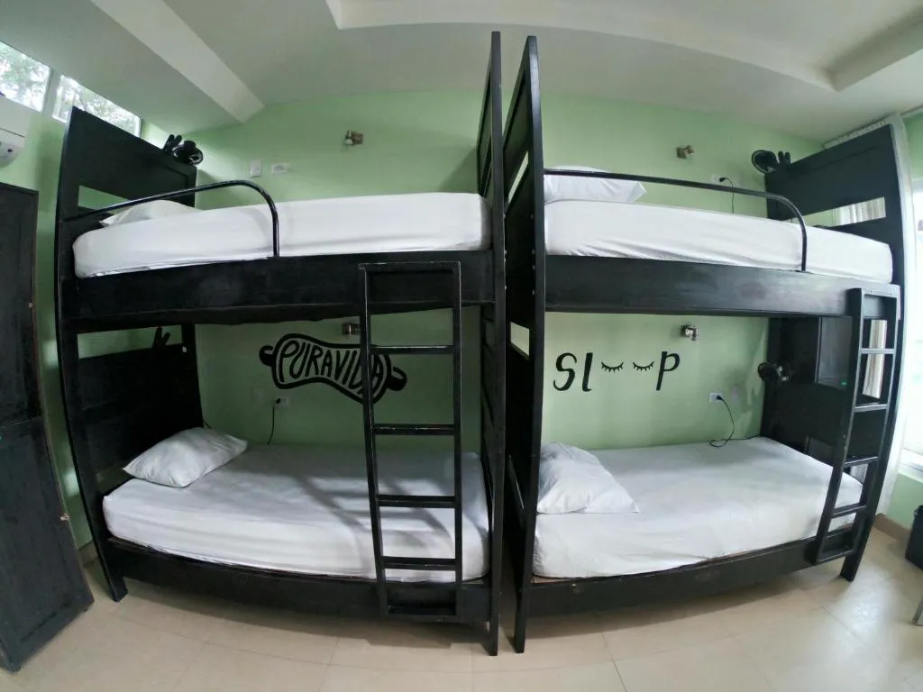 Hostal y escuela de surf Room2Board