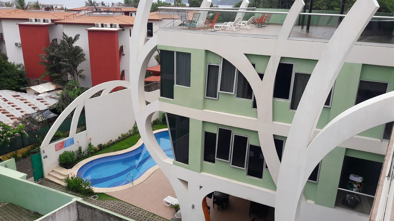 Hostal y escuela de surf Room2Board
