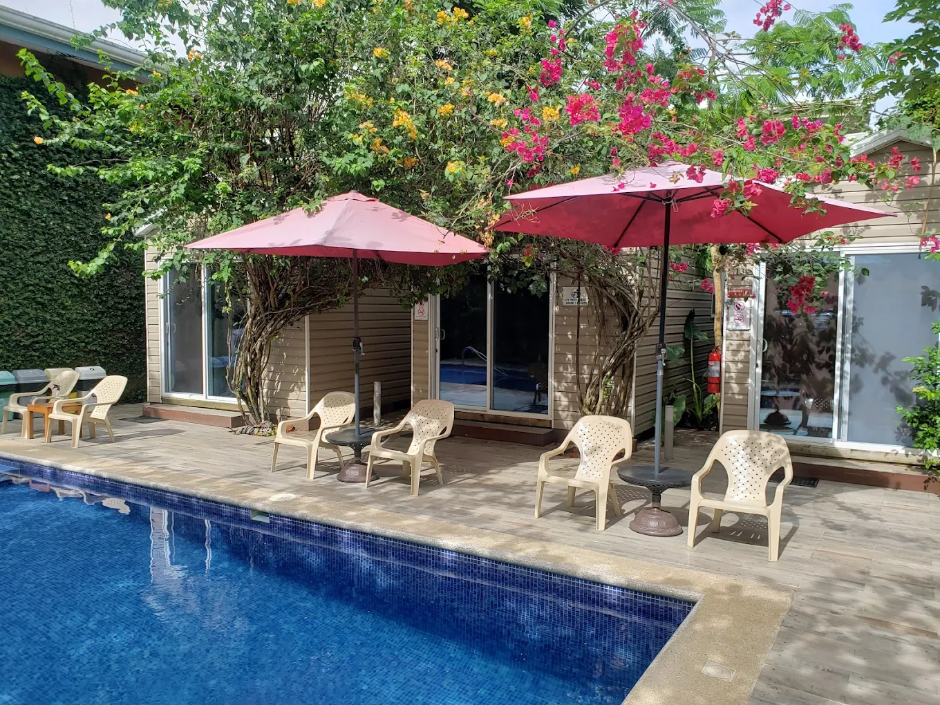 Jaco Lodge – Solo adultos