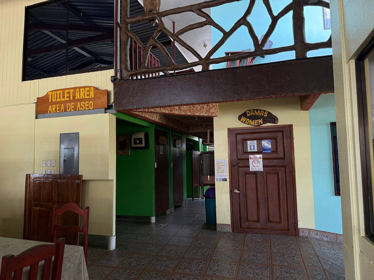 Donde Jorge restaurante toilets