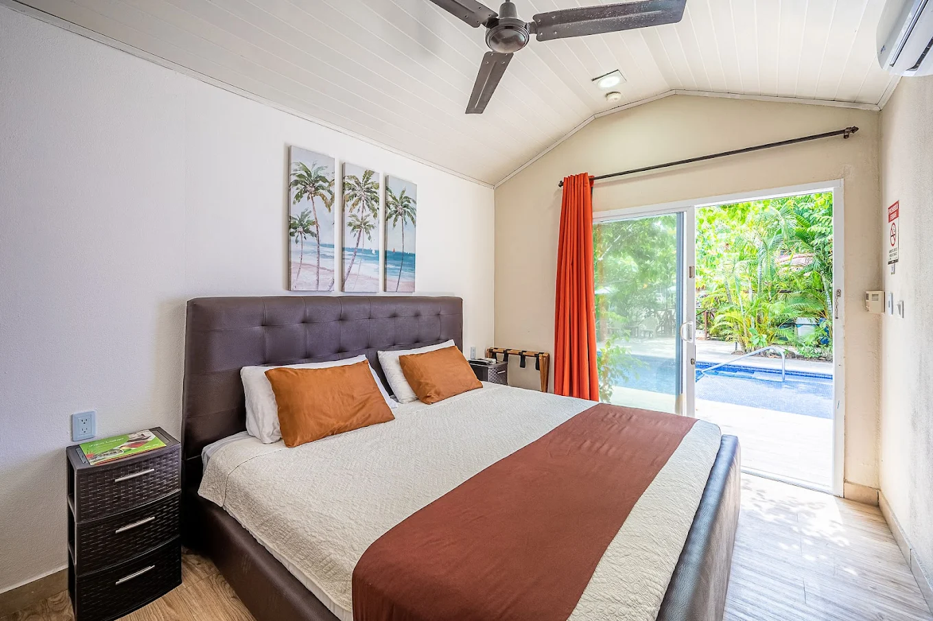 Jaco Lodge – Solo adultos