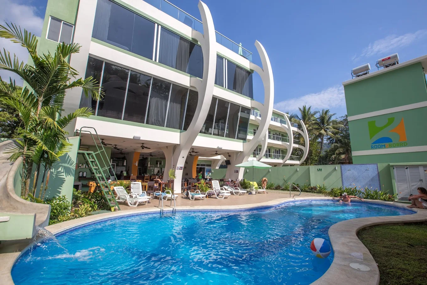 Hostal y escuela de surf Room2Board