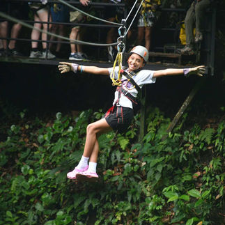 Aventuras en la selva tropical en Jacó Tirolesa