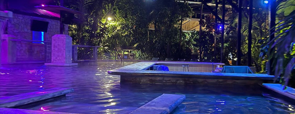 Aguas termales de Baldi por la noche