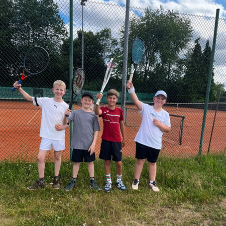 Erfolgreicher Saisonabschluss für den Tennisverein Bendorf: U12 und U15 Jungen Mannschaft glänzen in der Medenrunde