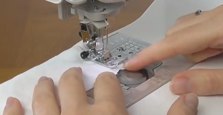 Tuto couture technique pour apprendre ce qu'est et à quoi sert un point d'arrêt. Avec cette vidéo apprenez comment le réaliser facilement.