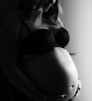 Jennifer und Dominic Babybauch GROSS-96 (1).jpg