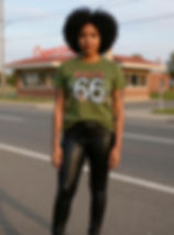 Femme portant t-shirt Route 66