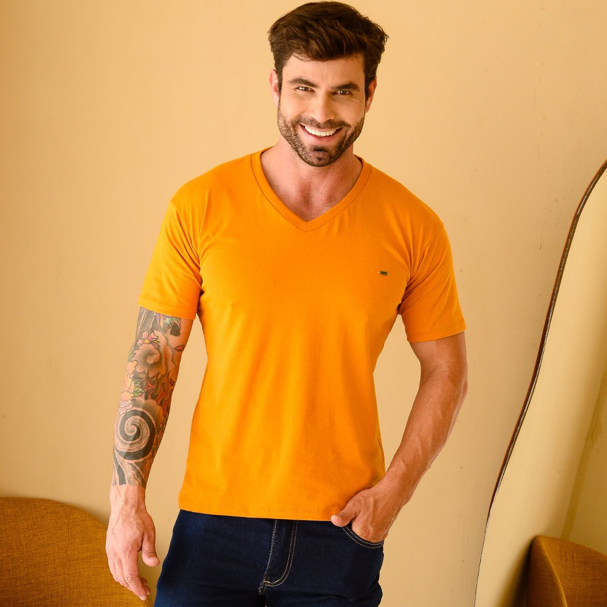 Camiseta Masculina Gola V Lisa Básica Premium Casual Laranja