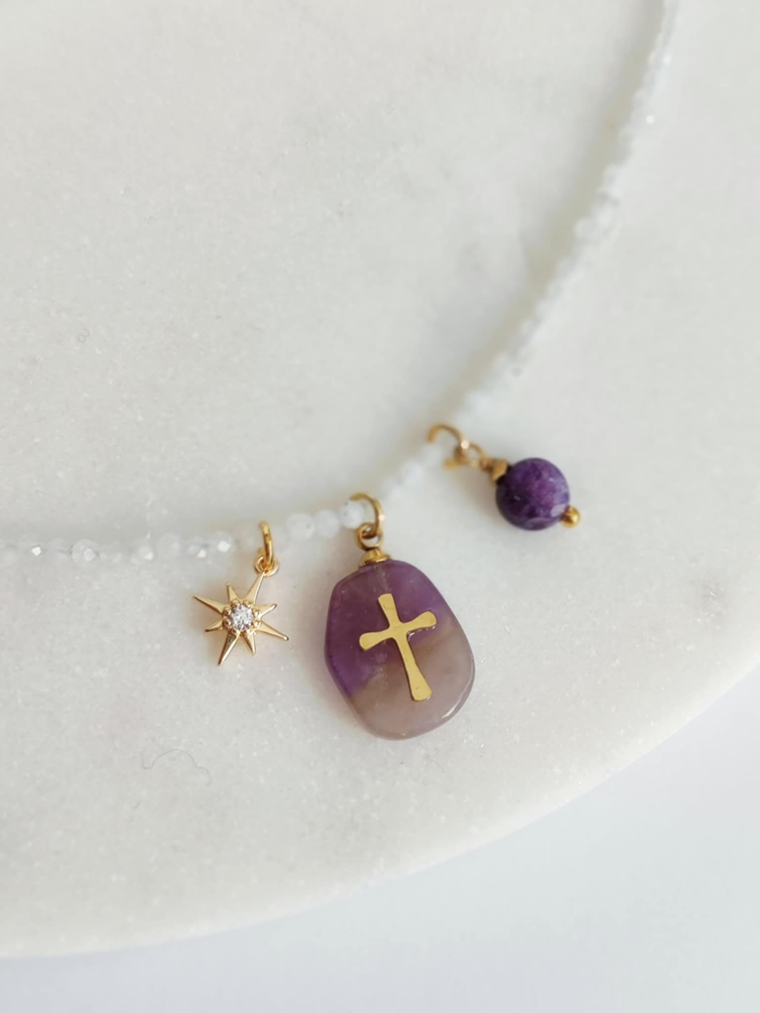 Collier améthyste et quartz blanc doré – Lumière Améthyste – Bijou spirituel et apaisant Signé Fanny