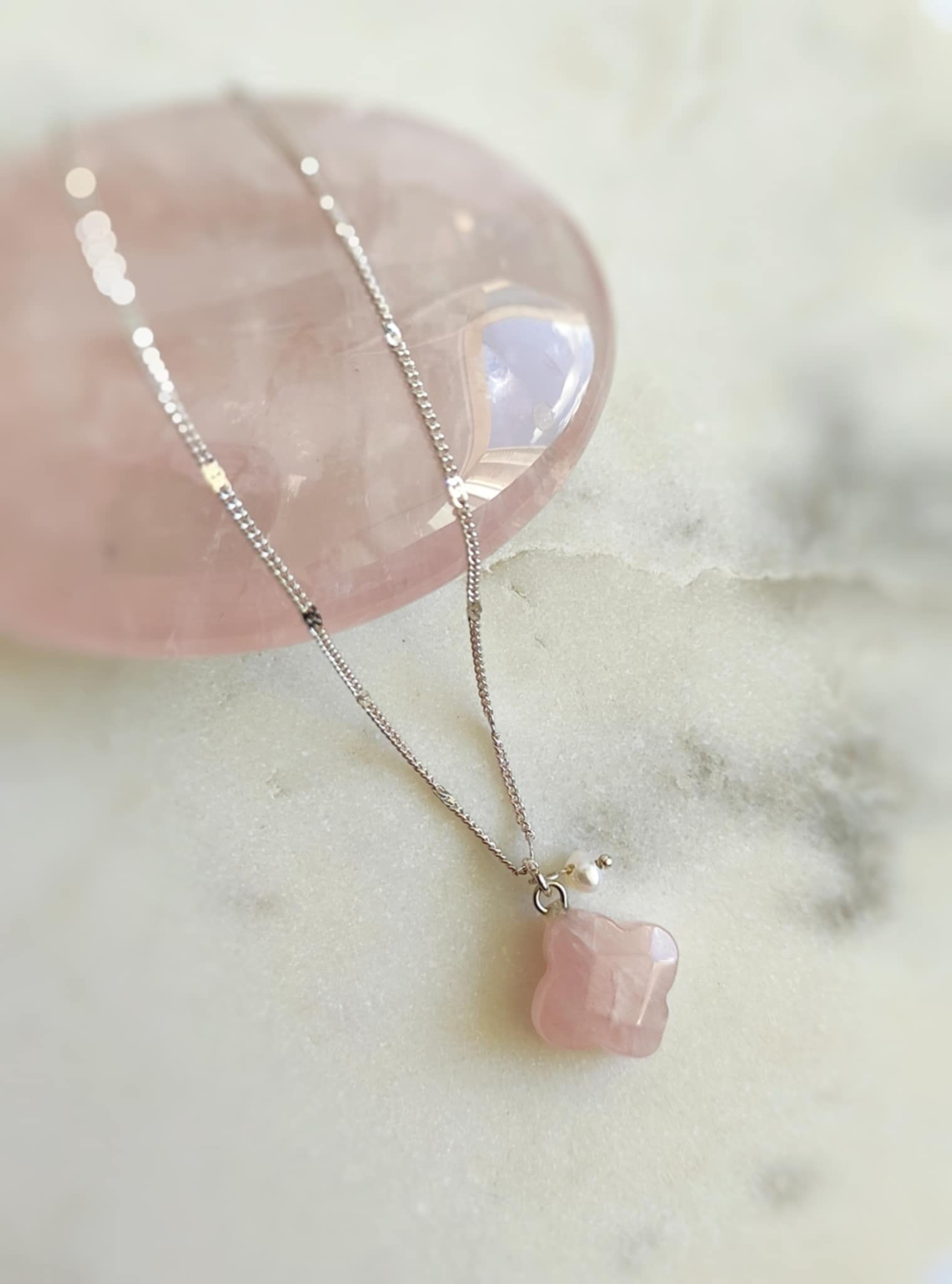 Collier Douce Harmonie en quartz rose et perle d’eau douce – Signé Fanny