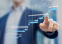 Problemas-na-gestão-de-obra-profissional-trabalhando-em-gráfico-de-gantt-virtual-foto-Adob