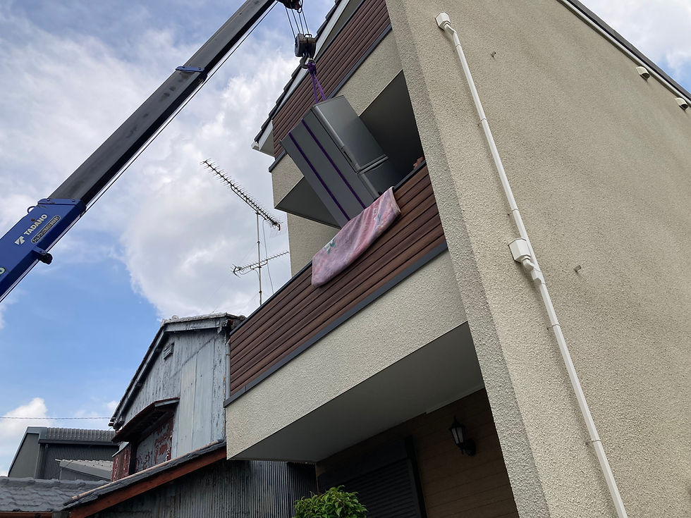 740Lの冷蔵庫吊り上げ中