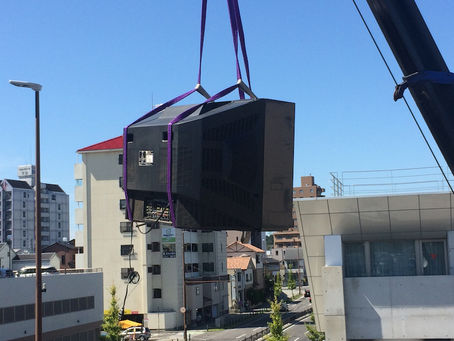 上げる人も下ろす人も様々…3階建住宅ならではの受難
