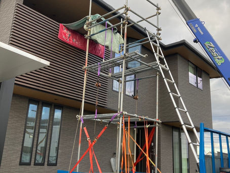 軒が出た家での冷蔵庫の吊り上げ