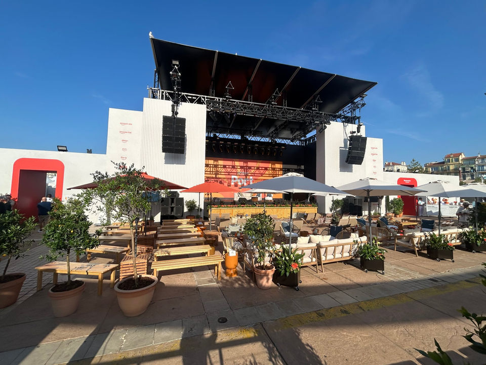 Amazon Port Cannes Lions scene spectacle