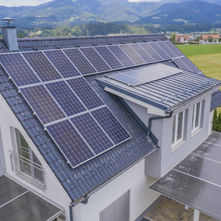www.freepik.com - Solar Panels on a house
