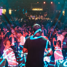 Grupo de samba e pagode Samba de Responsa de Campinas, com 22 anos de experiência em casamentos, formaturas, eventos corporativos, bares e casas noturnas.