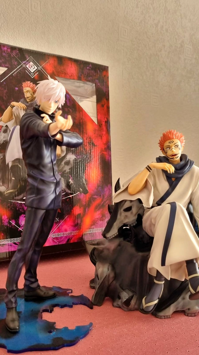 Figurines Sukuna et Gojo de Jujutsu Kaisen