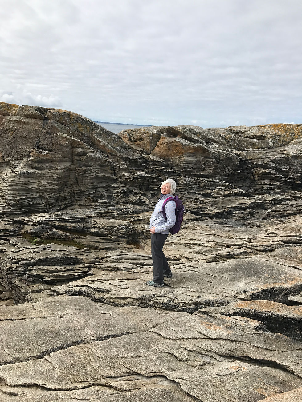 A walk upon the rocky shore towards Quiberon's beach.