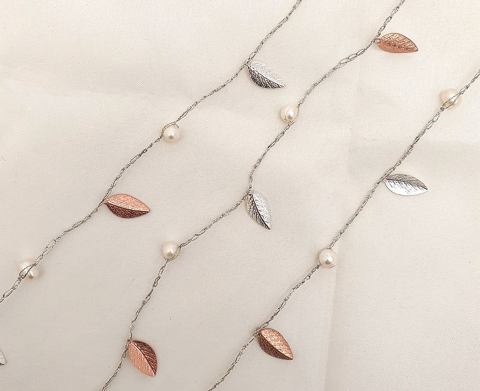 תמונה ממוזערת: Handmade silver silk necklace with silver and rose gold leaves and pearls