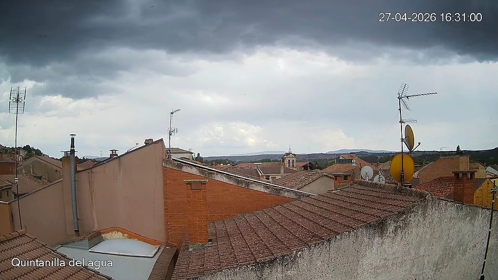 Aspecto de la tormenta sobre el pueblo. Foto cámara meteorológica