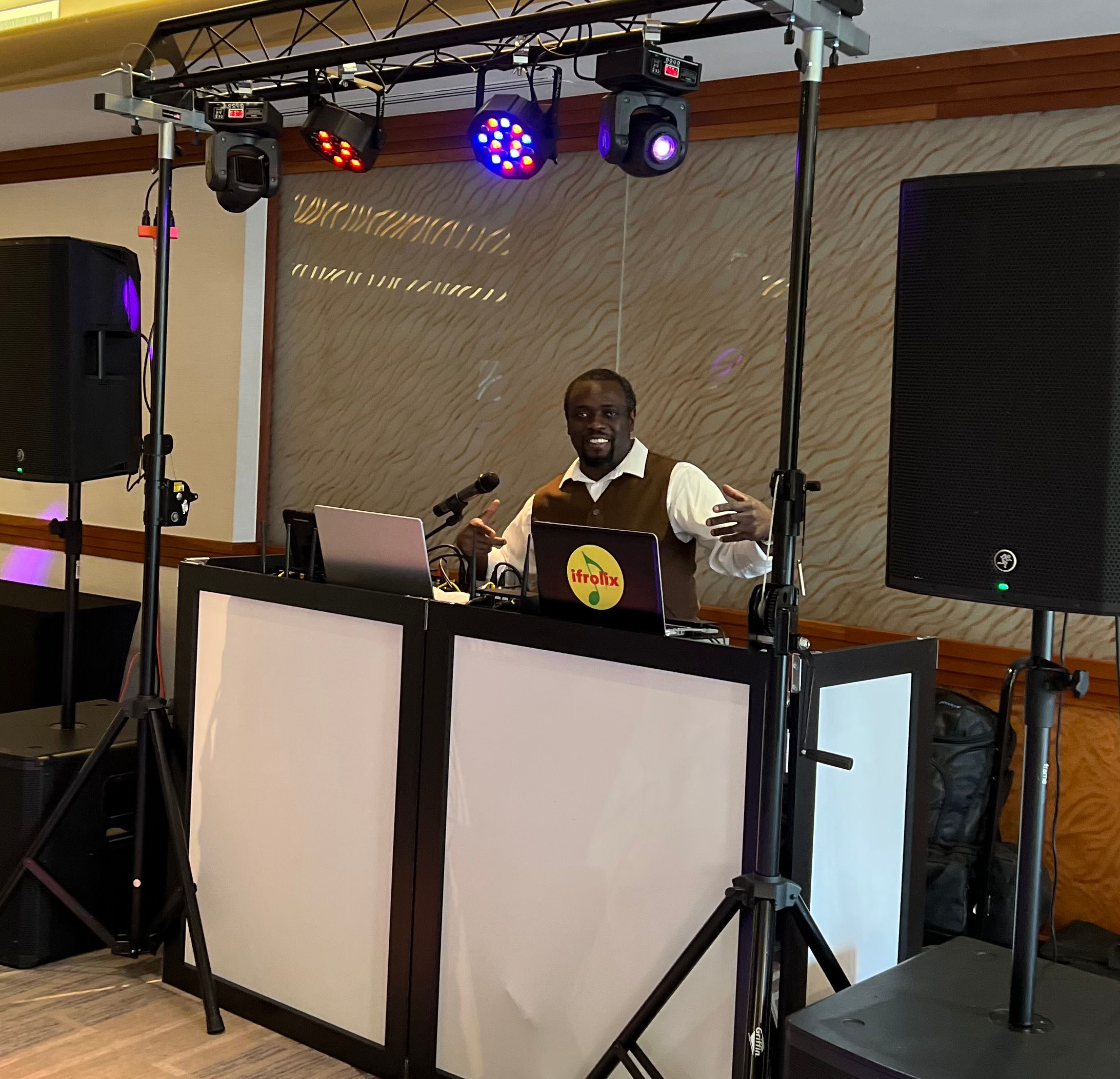 DJ ifrolix Standard DJ Service with Lighting.