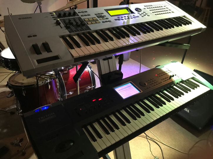 Two Tier Keyboard Set Up.
