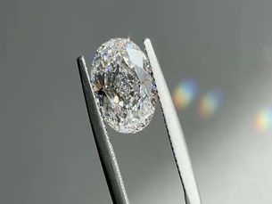 Lab-grown and natural diamonds are chemically identical, but they differ sharply in price, resale value, and rarity. See the 2026 pricing data and make an informed choice.