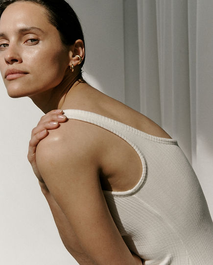 MUUV PAULINA WESOLOWSKA KAROLINA GRUSZECKA CAMPAIGN MINIMAL EDITORIAL FASHION PHOTOGRAPHY