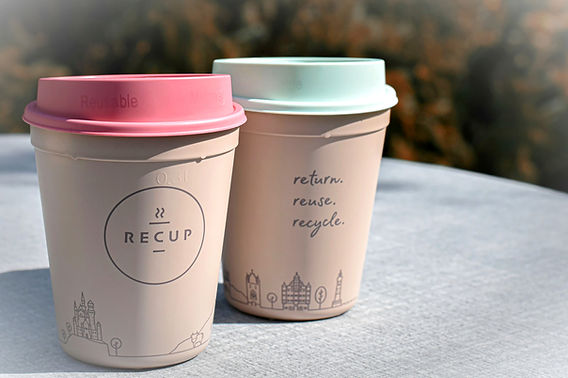 Habt Ihr auch Kaffee zum Mitnehmen? Oh, Sh.., ich habe meinen Becher vergessen ...