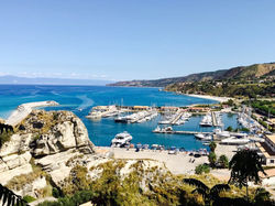 34177437_853129434877306_8670927663633793024_n