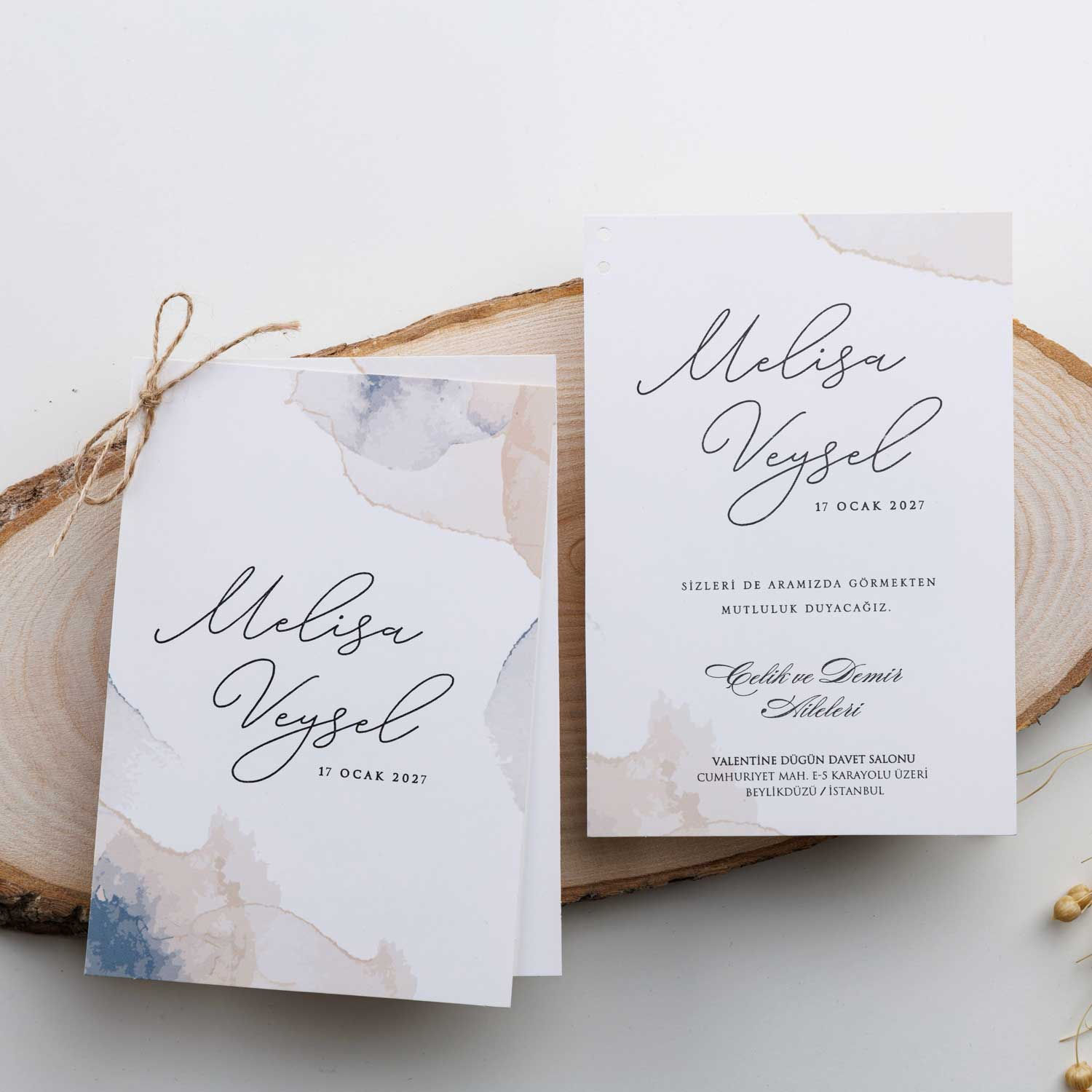 Bu bir Modern 1480 düğün davetiyesi fotoğrafıdır.