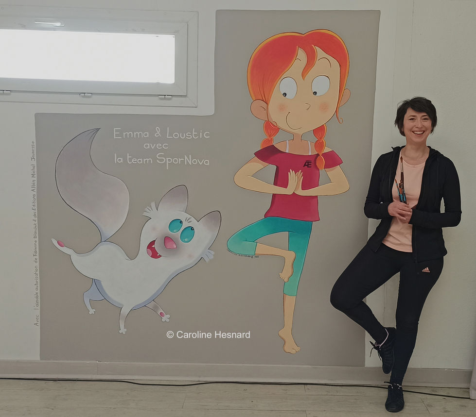 fresque murale d'une fillette rousse et de son chat sacré de Birmanie au cours de Yoga