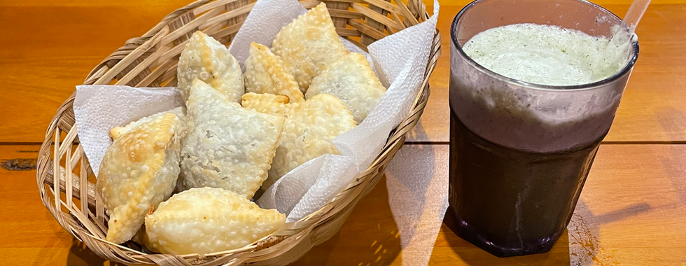 Porção de Pastéis R$28 | Suco de abacaxi com hortelã R$10